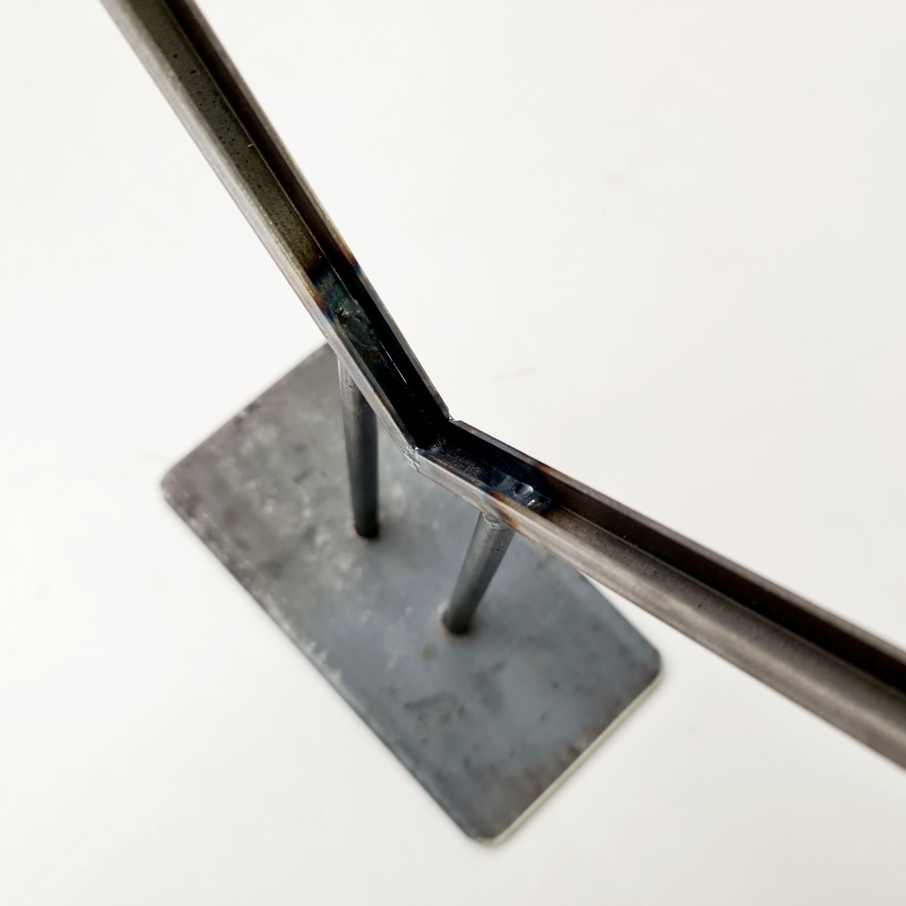 Standardmäßig mit Fuß, V-Form für quadratisches Glas – Bild 2